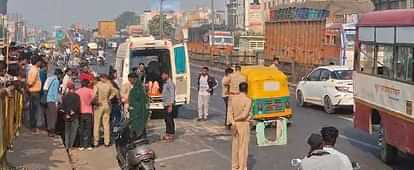 Tragic accident in Agra: Mini truck ran over bike riders and a woman walking on foot old woman died