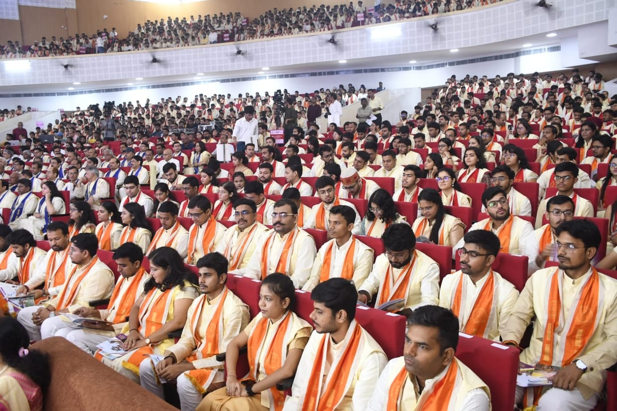 BHU 1000 more degree holders than in 2024 receive degrees at 105th convocation academic counsil