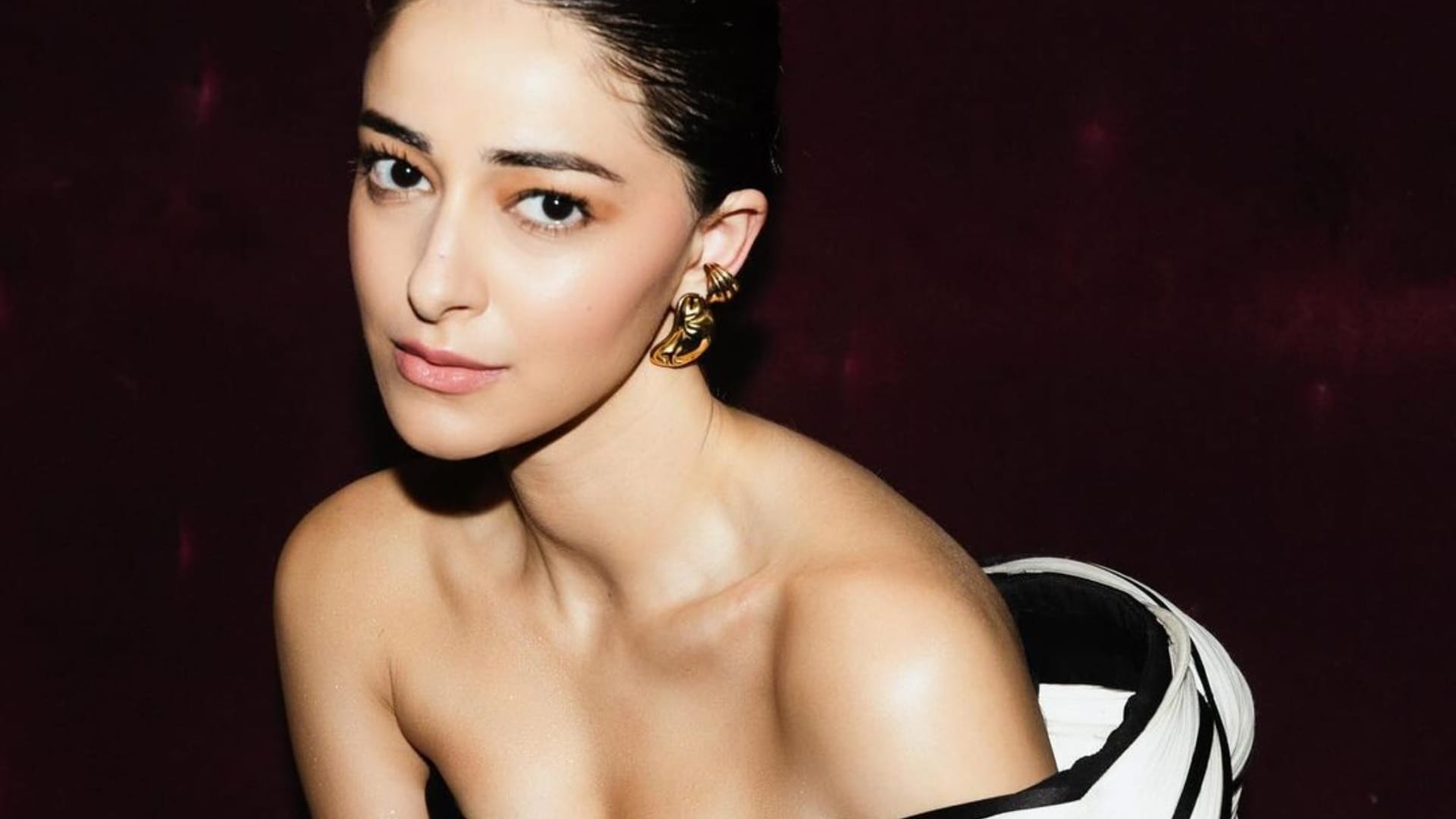 Ananya Panday has pictures of Salman Kareena Karisma in her vanity van calls herself biggest fan of Alia Bhatt