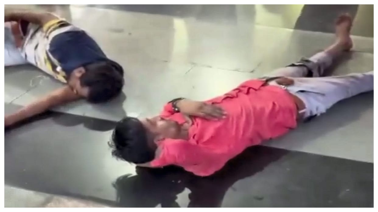 mumbai bandra station stampede cctv footage shows passengers mad scramble to board train photos