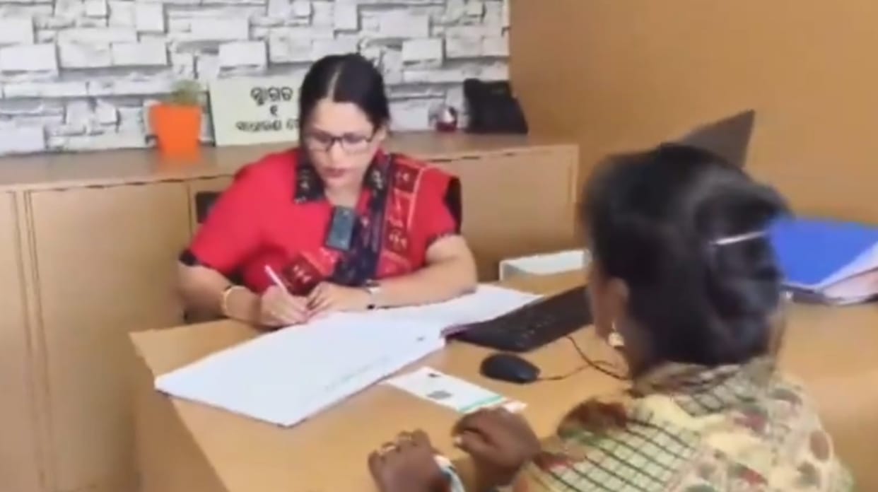 Reception desk personnel at Bhubaneswar police stations to wear body cameras to check behaviour news update