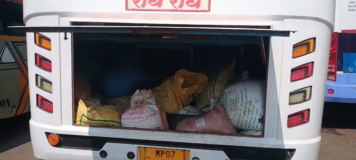 Bhopal: The game of adulteration continues in Bhopal, 16 quintals of mawa coming from Gwalior caught in the tr