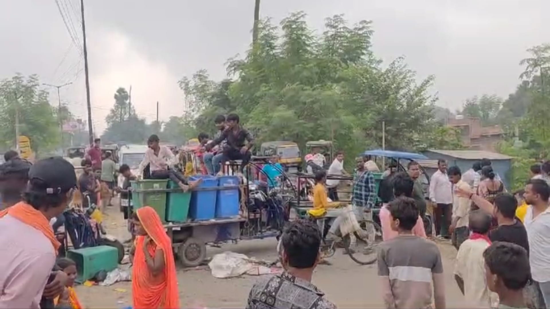 Bihar News: Aurangabad residents angry over garbage dumping near Adari river, reprimanded chief councilor
