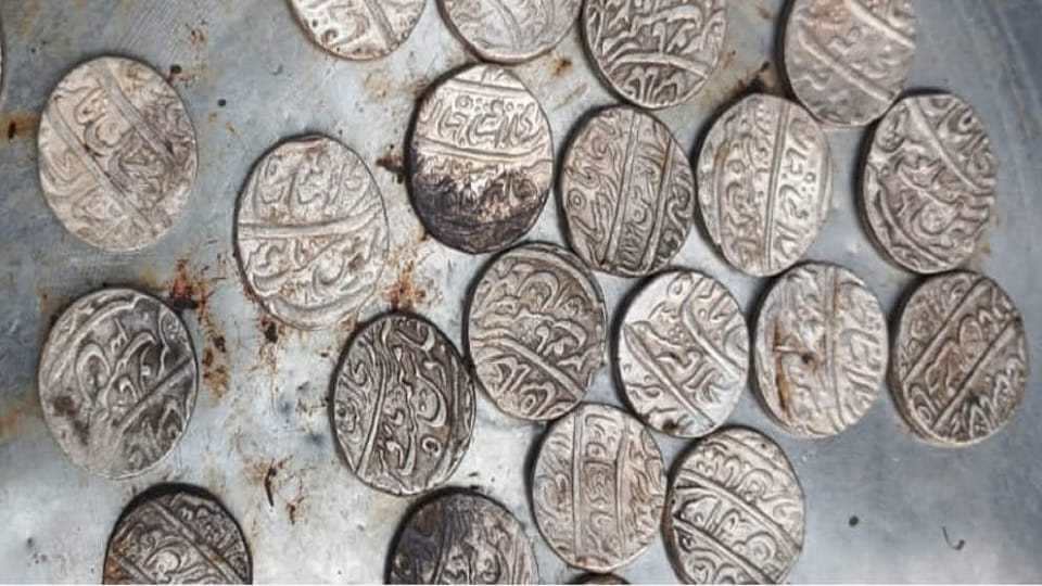 UP News: 49 Mughal coins made of silver-like metal found in a farmer's field in Saharanpur