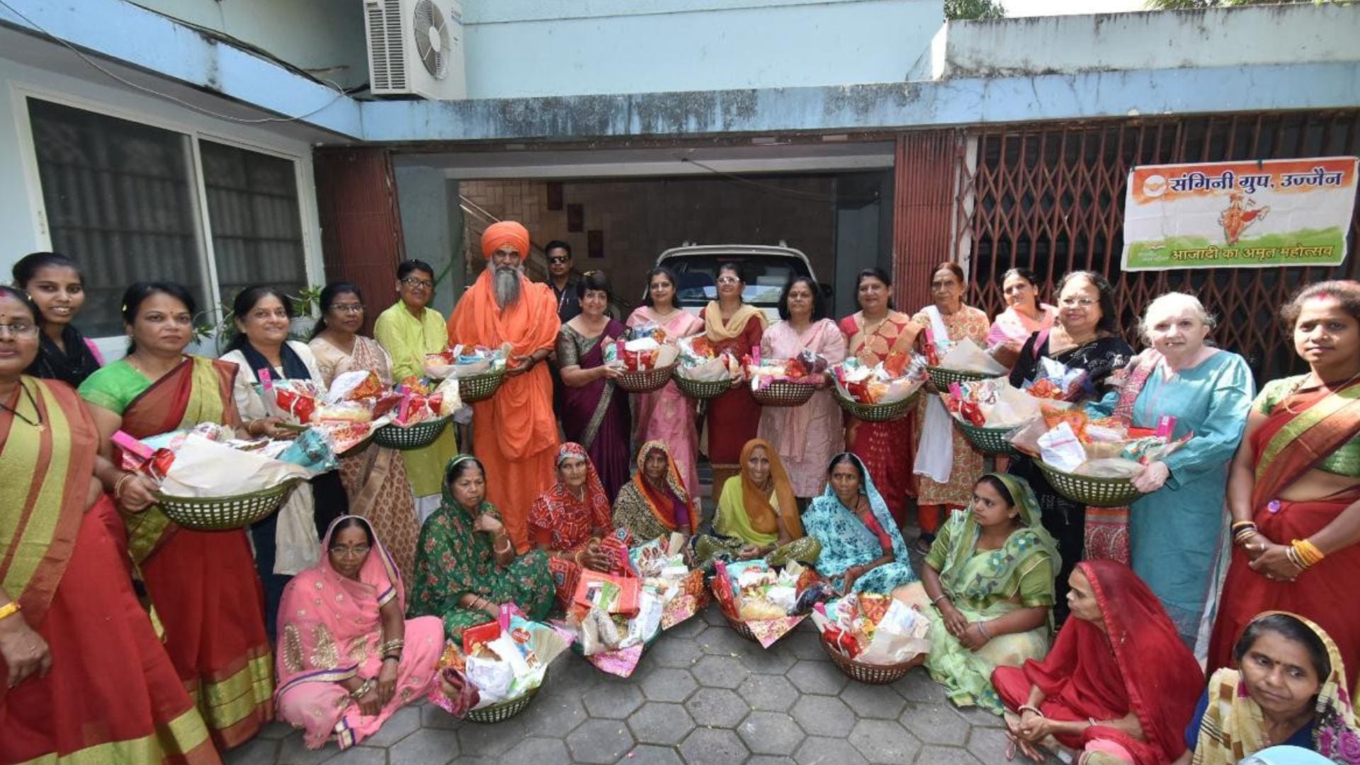 Sangini Group in Ujjain gave baskets of happiness to the needy