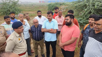 Smita Murder case of varanasi accused arrested during selling stolen mobile phones
