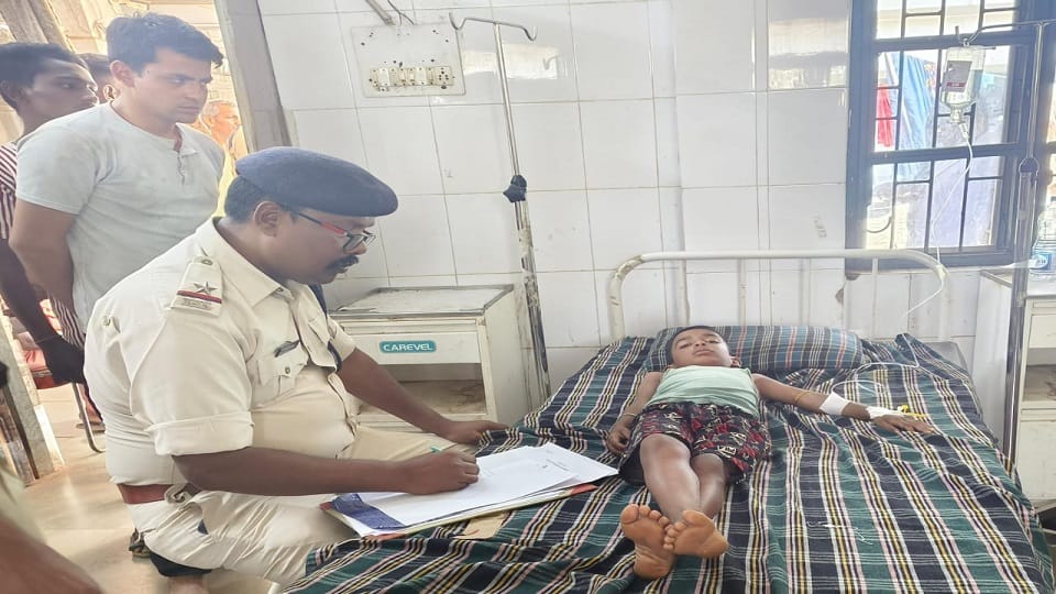 mother along with two innocent children tried to commit suicide by consuming poison in Balod