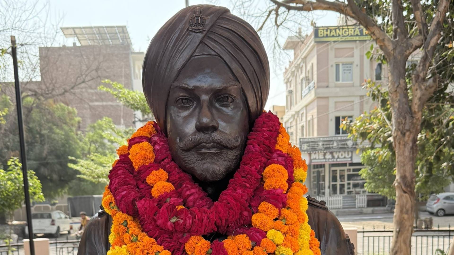 Nimrat Kaur inaugurated a war memorial created dedicated to father on his 72nd Birth Anniversary