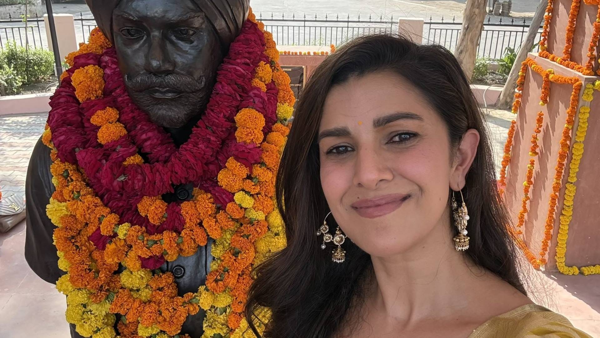 Nimrat Kaur inaugurated a war memorial created dedicated to father on his 72nd Birth Anniversary