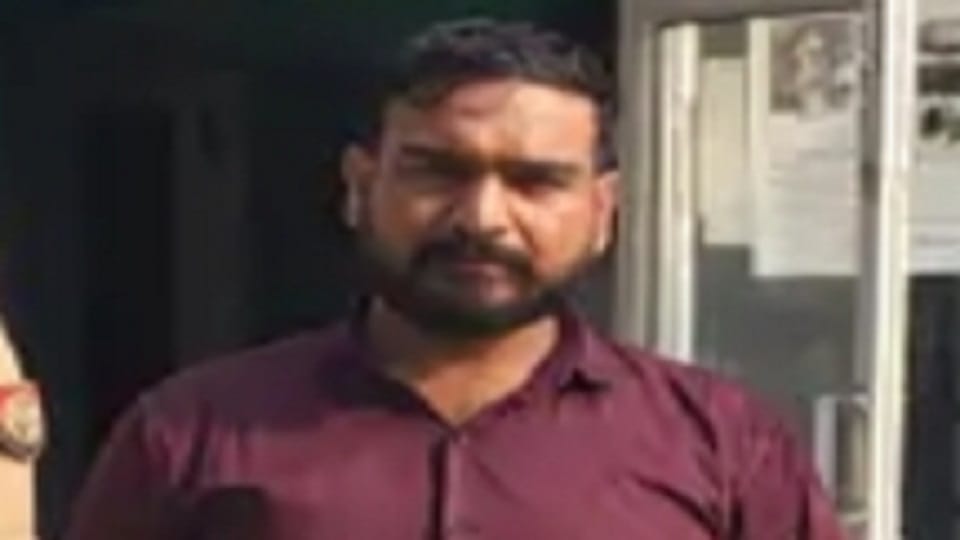 Meerut: Son of priest of Mansa Devi temple fired at his friend, friend survived but his own sister got shot