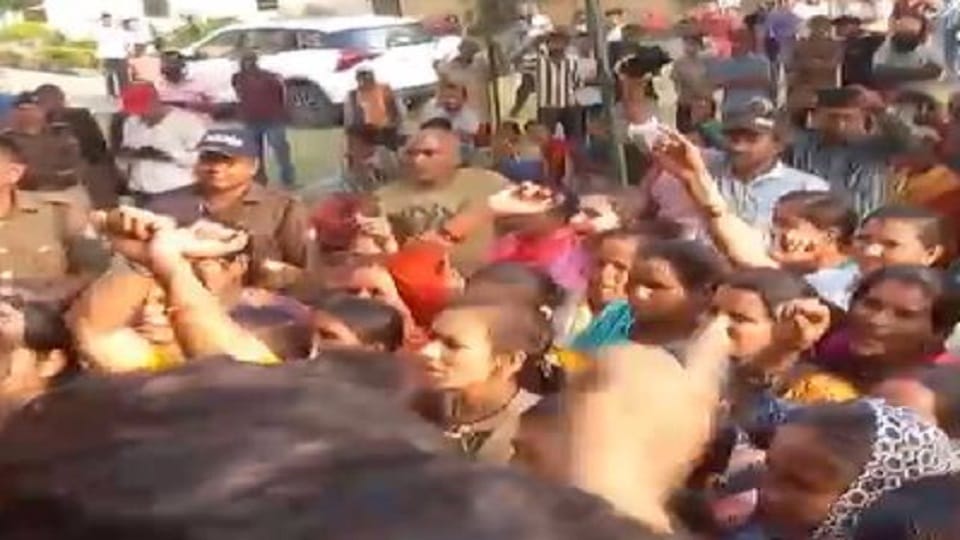 Villagers strongly protest against Lalkuan MLA Mohan Bisht