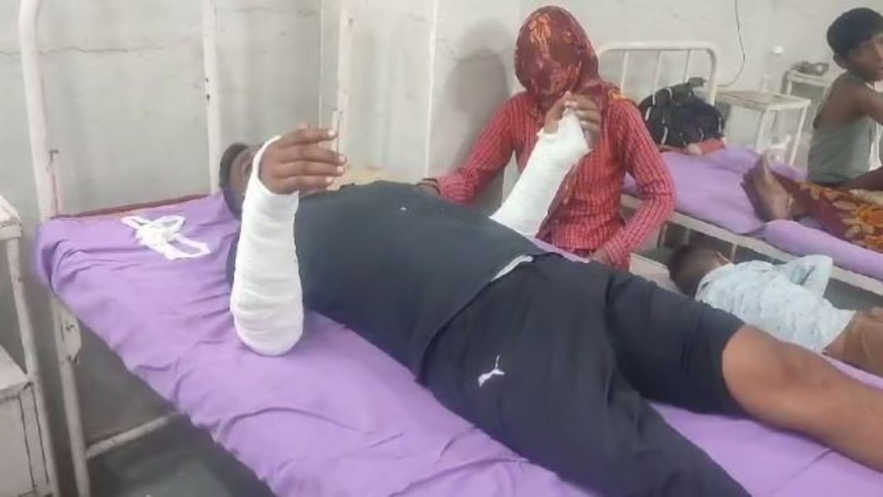 Alwar News: The miscreants attacked a farmer returning after taking money from the bank and looted 50 thousand
