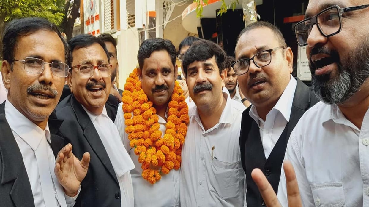 Kanpur: Ram Naval Kushwaha became treasurer in Bar Association elections