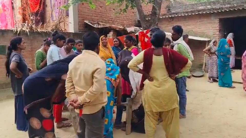 woman beaten to killed in love affair In Sultanpur while condition of son critical who came to save her