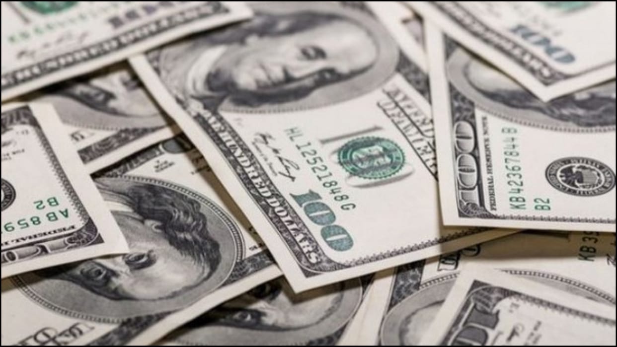 US Man Finds twenty dollar On Ground Buys Lottery Ticket And Wins Million dollars news in hindi