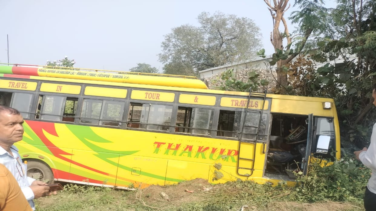 Private bus accidents in Samlana of Jawali,  passengers injured