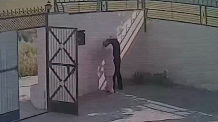 Gold Earrings Snatched From Woman In Moga – Amar Ujala Hindi News Live