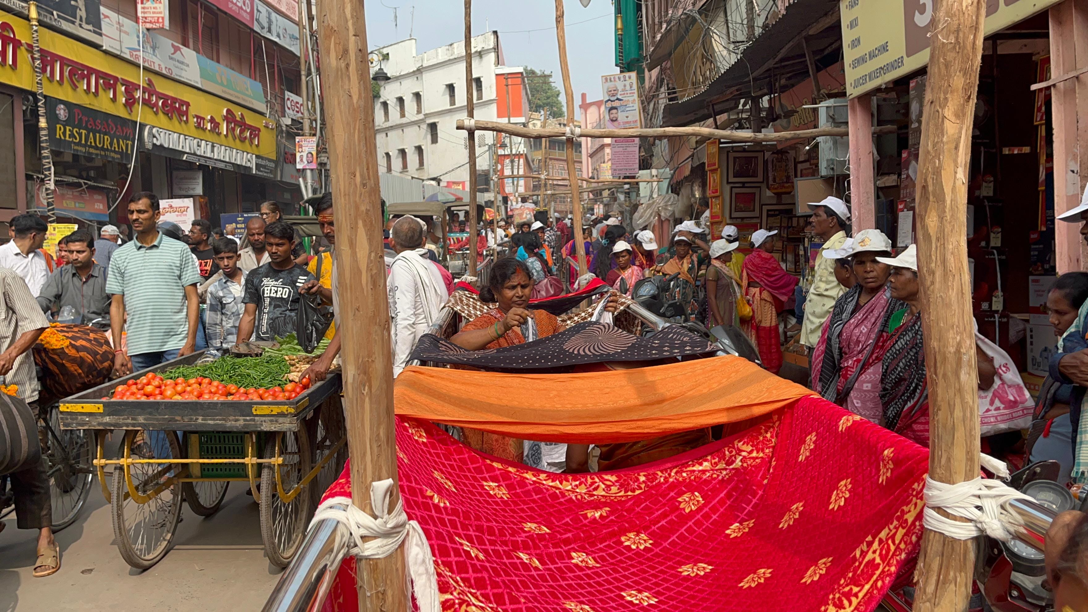 Dhanteras 2024 Devotees crowd for Golden Annapurna Darshan in kashi