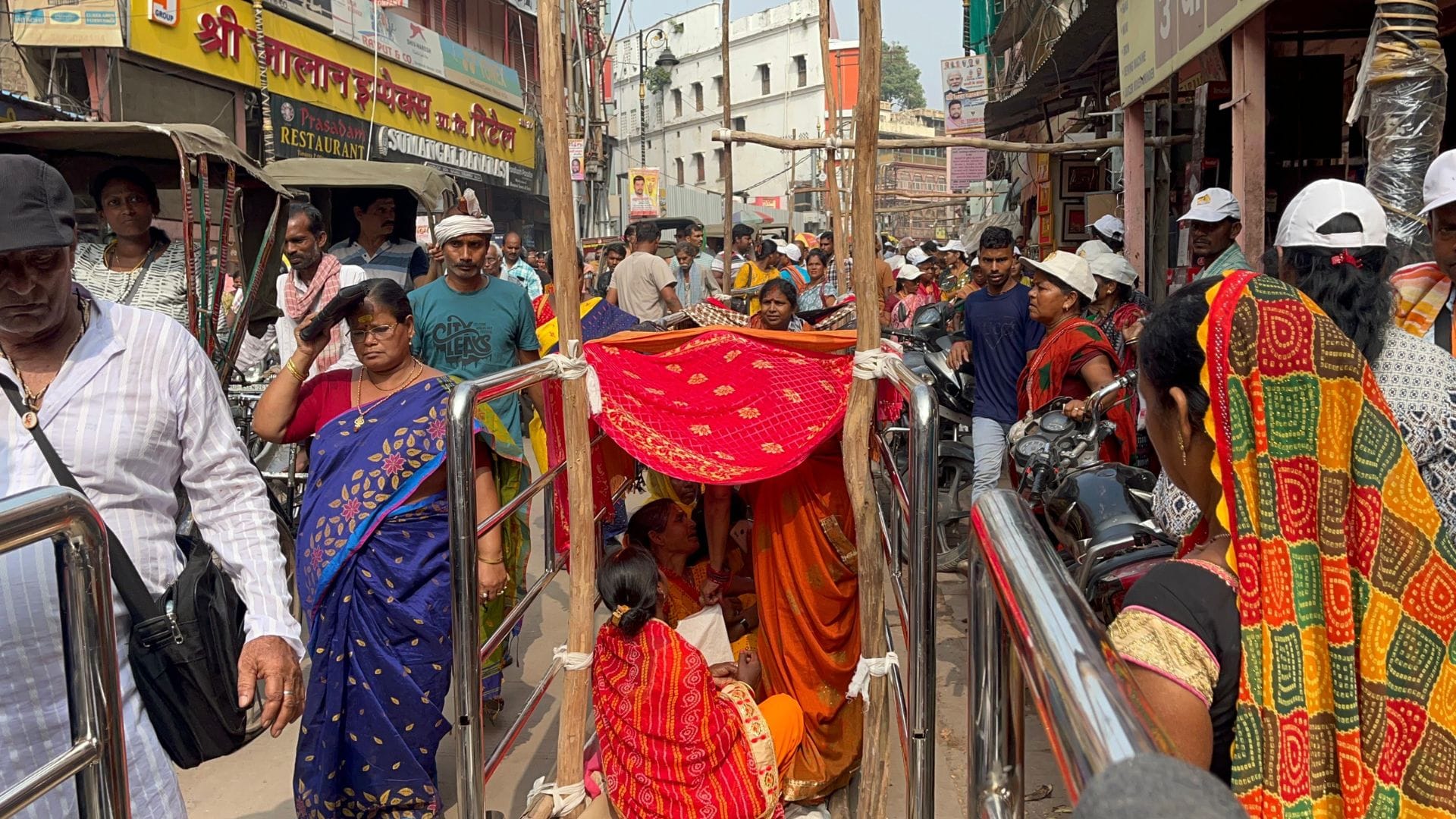 Dhanteras 2024 Devotees crowd for Golden Annapurna Darshan in kashi