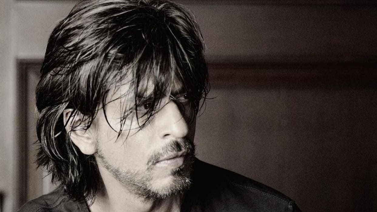 King actror Shah Rukh Khan behaviour with Police Officer is gaining very much attention on social media