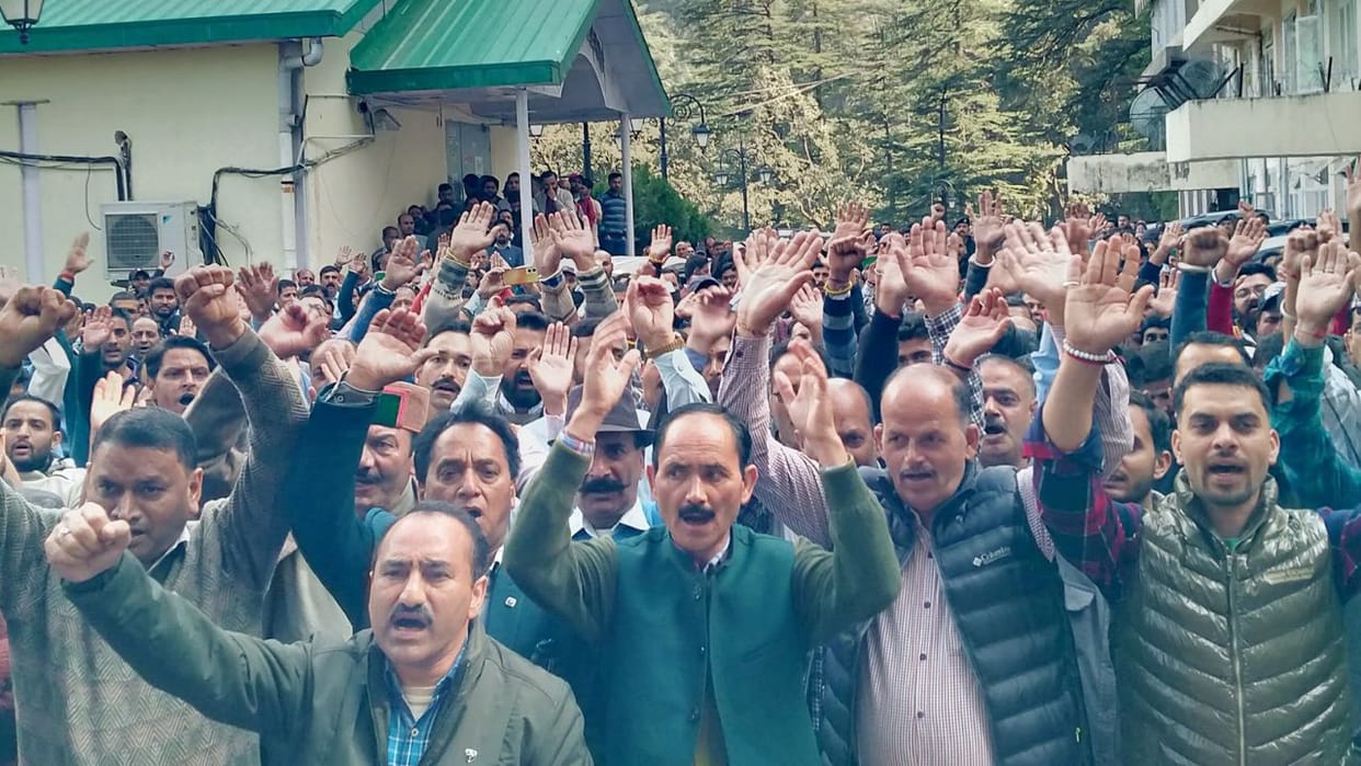 Himachal News Electricity workers postponed blackout due to Diwali gave 15-day ultimatum to the govt