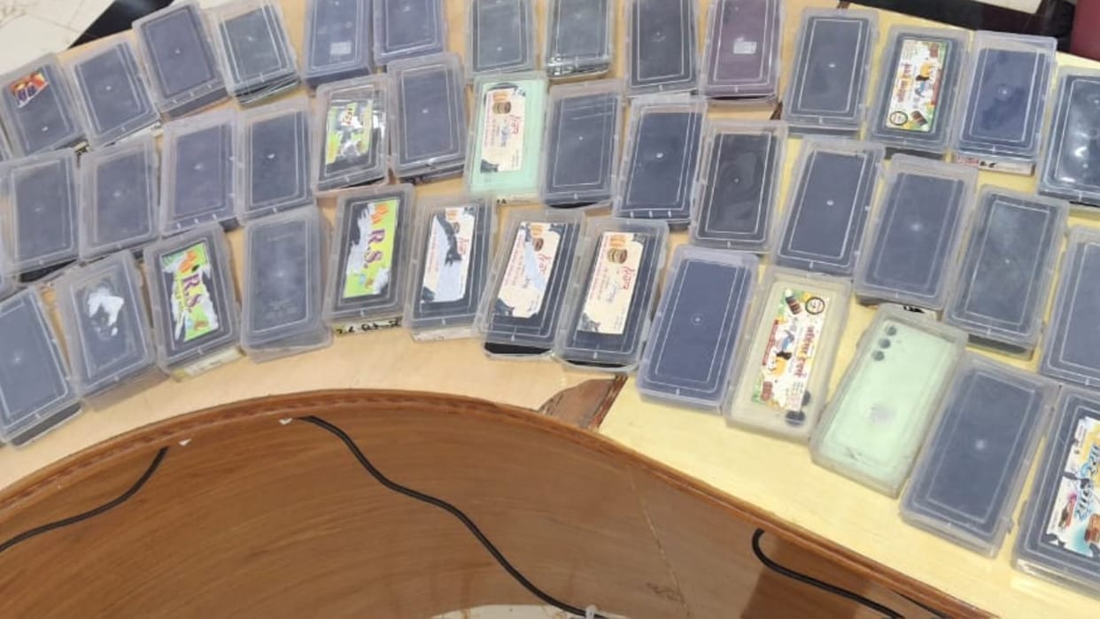 snatch mobile phones six criminals arrested along with minor Handsets worth rupees 12 lakh recovered