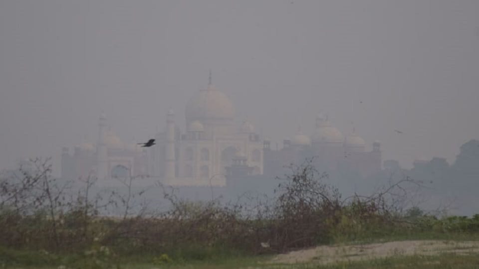Danger of breathing on Diwali poison dissolving in air Situation is worst in these areas of Agra
