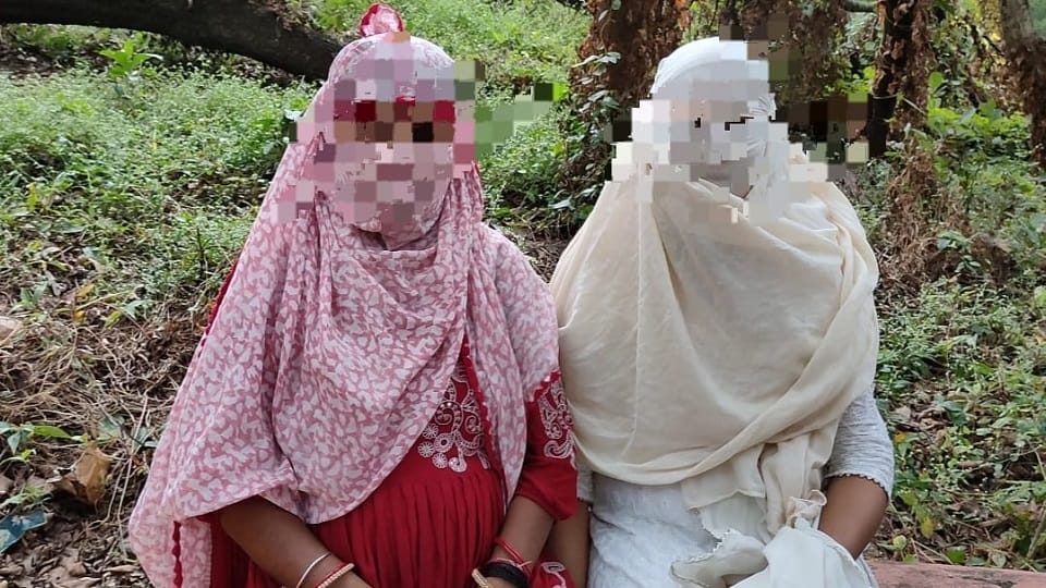 दो महिलाओं ने की मारपीट