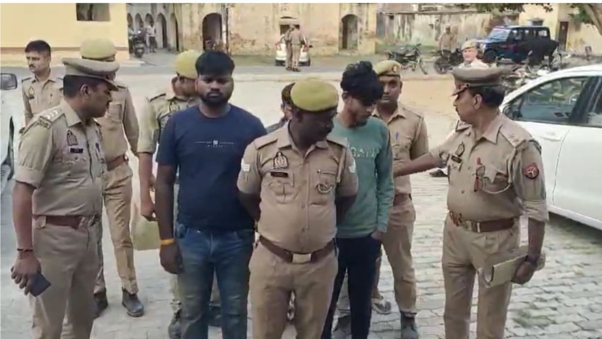 Four accused caught after encounter were absconding after committing robbery in a liquor shop