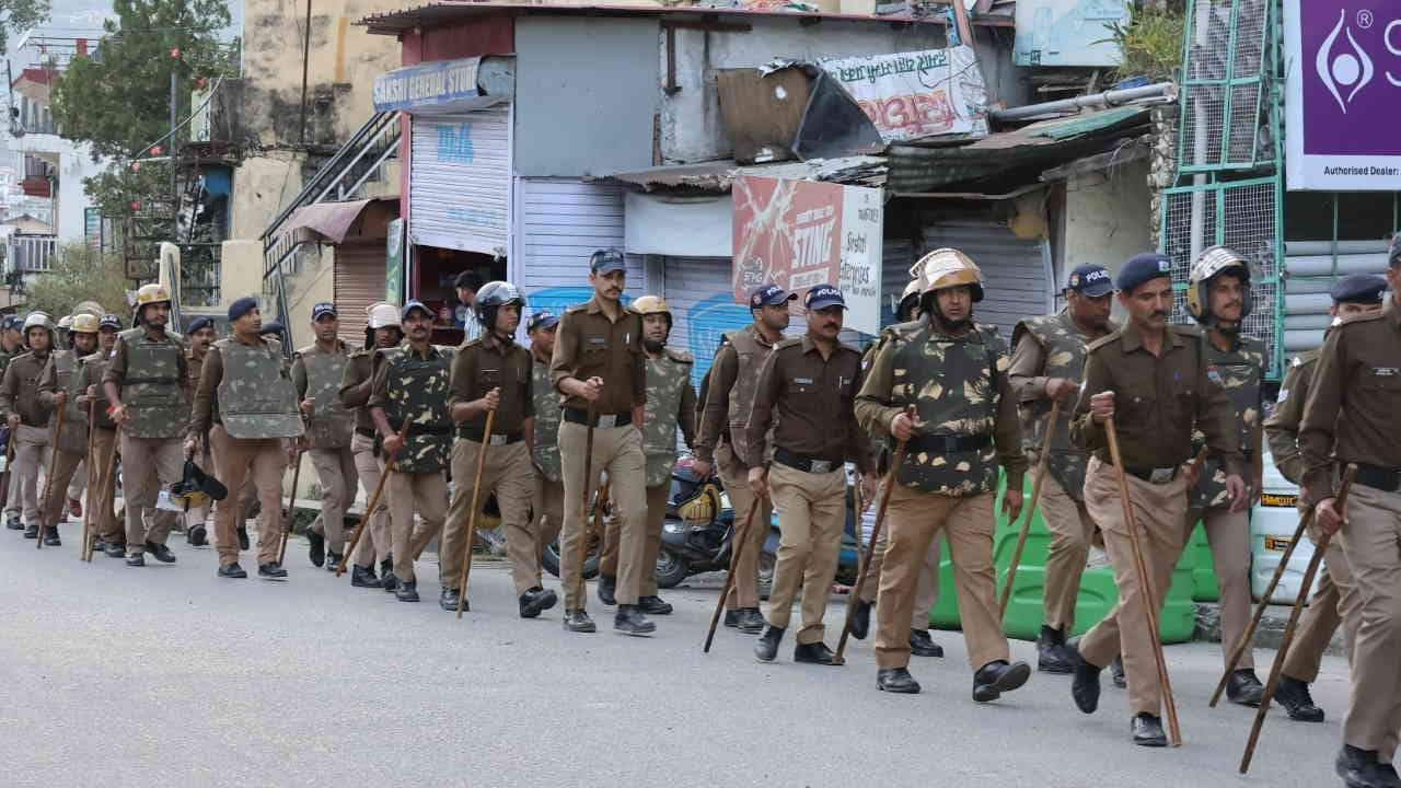 Uttarkashi mosque dispute police again took out a flag march inspected spot arresting Read All Updates
