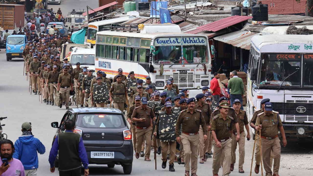 Uttarkashi mosque dispute police again took out a flag march inspected spot arresting Read All Updates