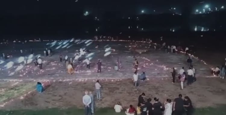 खबर शहर , Diwali: दिवाली पर 21 हजार दीपों से रोशन हुई यमुना, दिखा अद्भुत दृश्य…देखें वीडियो – INA