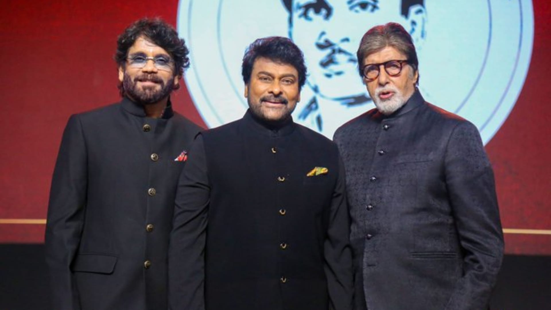 Amitabh Bachchan take blessings touches Chiranjeevi mother feet at ANR award ceremony Video Viral
