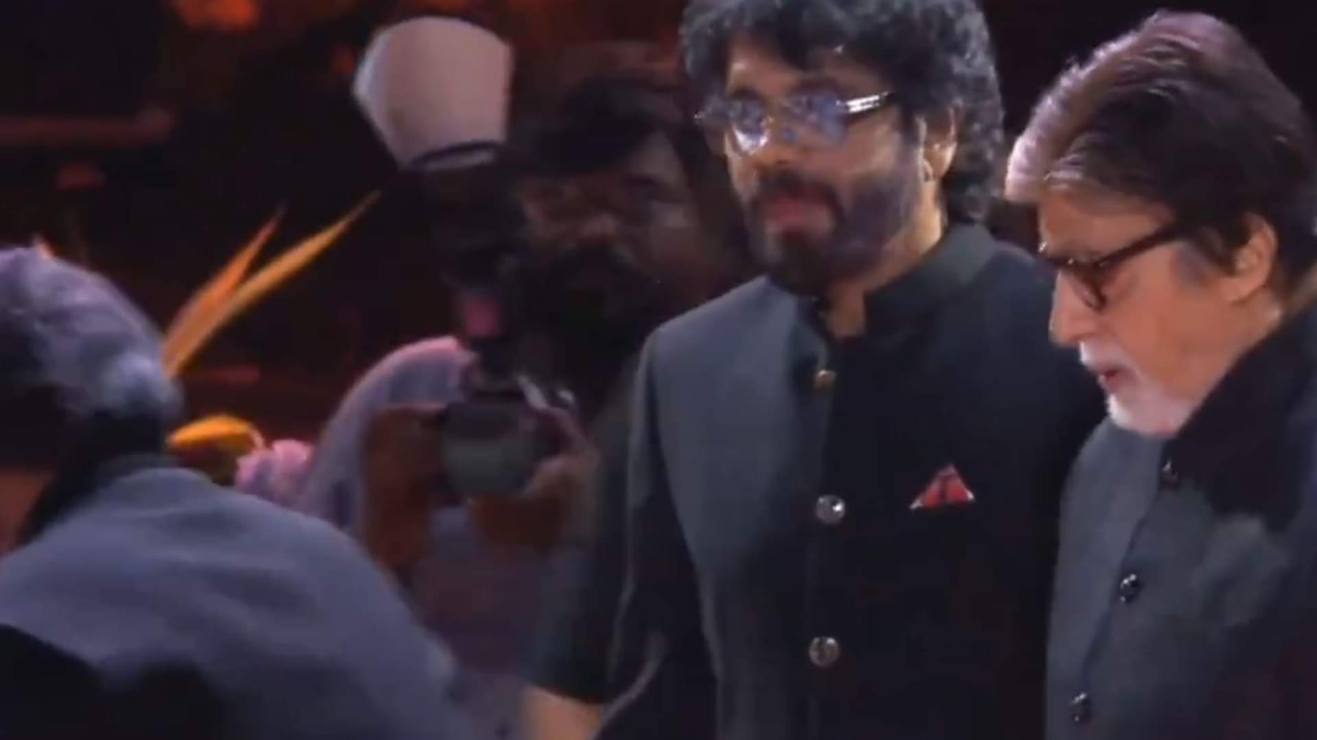 Amitabh Bachchan take blessings touches Chiranjeevi mother feet at ANR award ceremony Video Viral