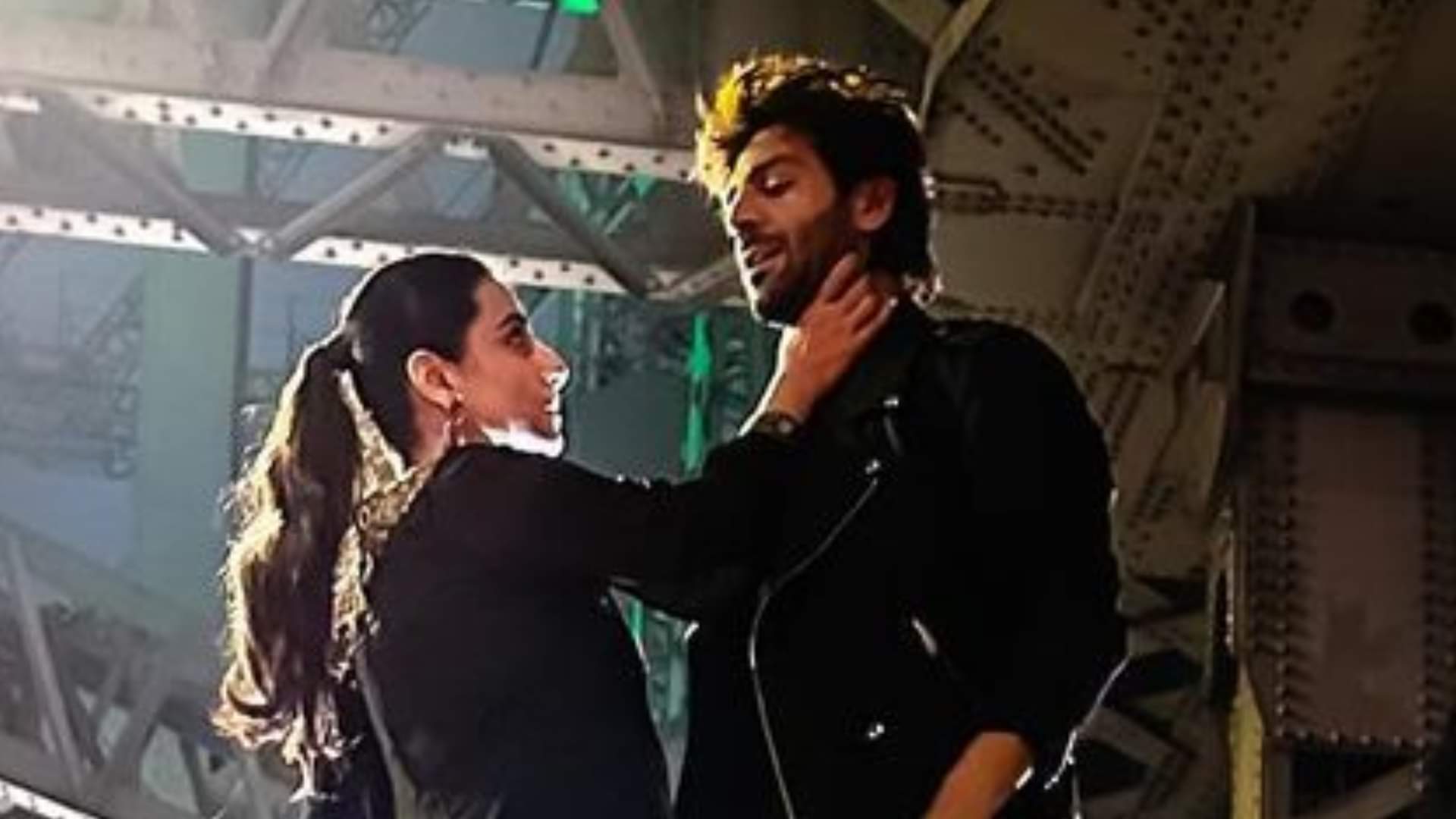 Bhool Bhulaiyaa 3 BTS Photos share by Kartik Aaryan with Vidya Balan Ahead Of movie Release Fans React