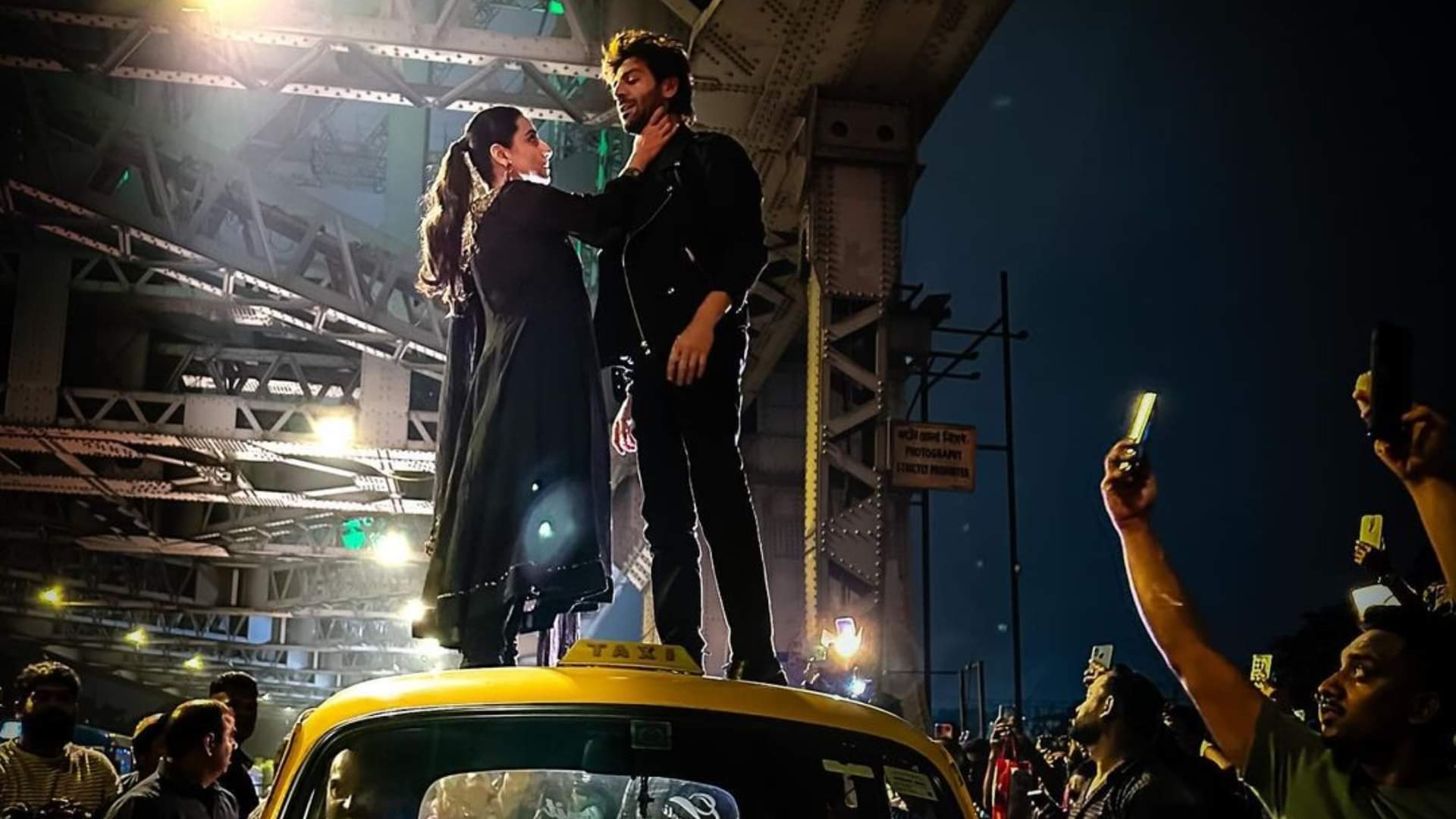 Bhool Bhulaiyaa 3 BTS Photos share by Kartik Aaryan with Vidya Balan Ahead Of movie Release Fans React