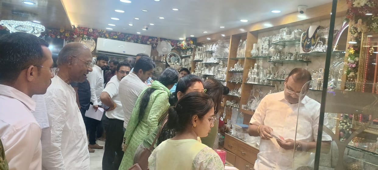 Bbopal: Claim of 20% more sales in the market this year compared to last year in the capital Bhopal, crowd gat