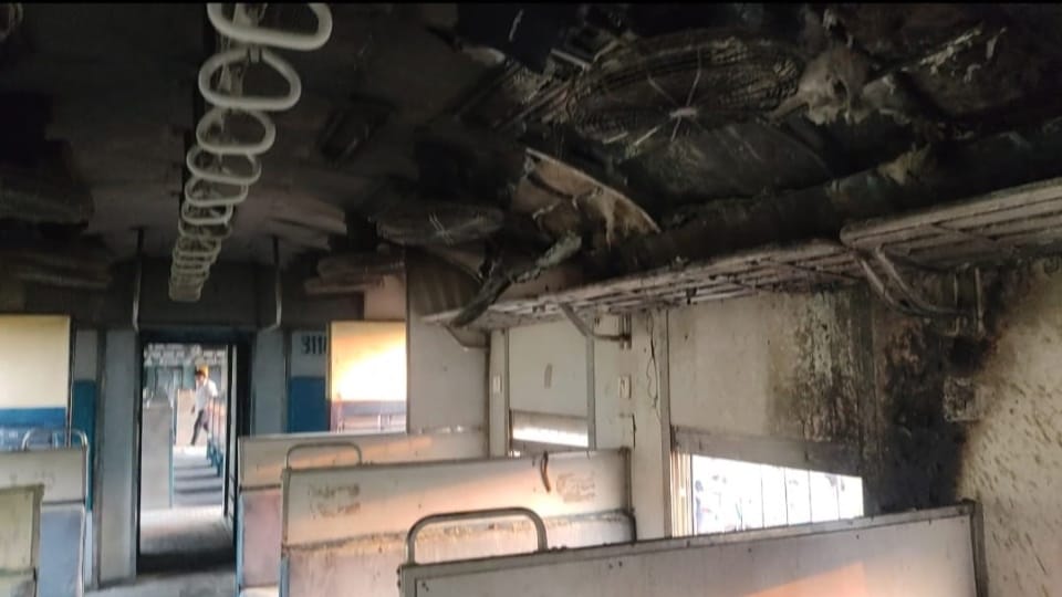 Explosion in passenger train going from Jind to Delhi in Rohtak four passengers burnt due to fire in bogie