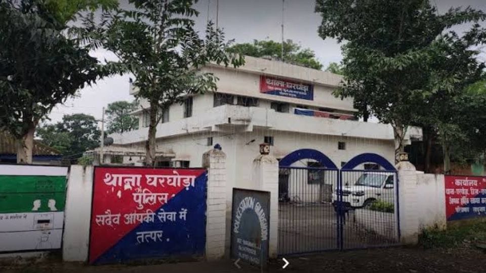 Villagers caught two thieves who stole cow, bull and heifer in Raigarh