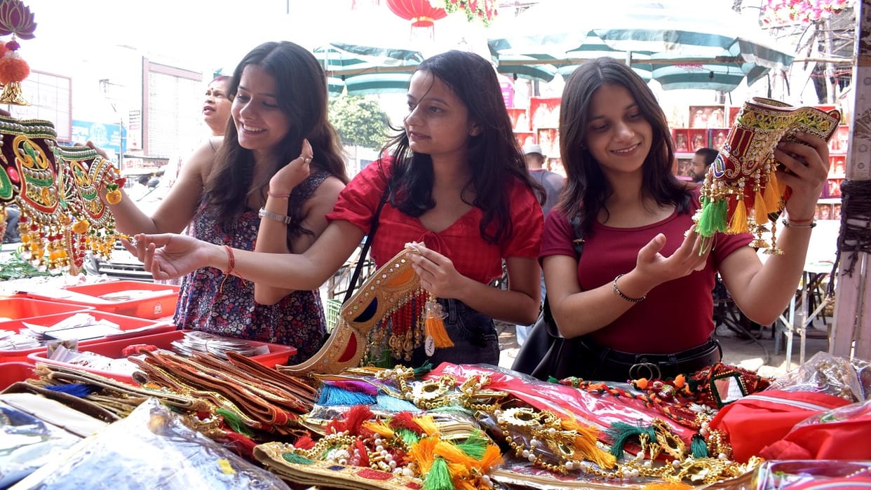 Deepotsav begins with Dhanteras bareilly market will boom
