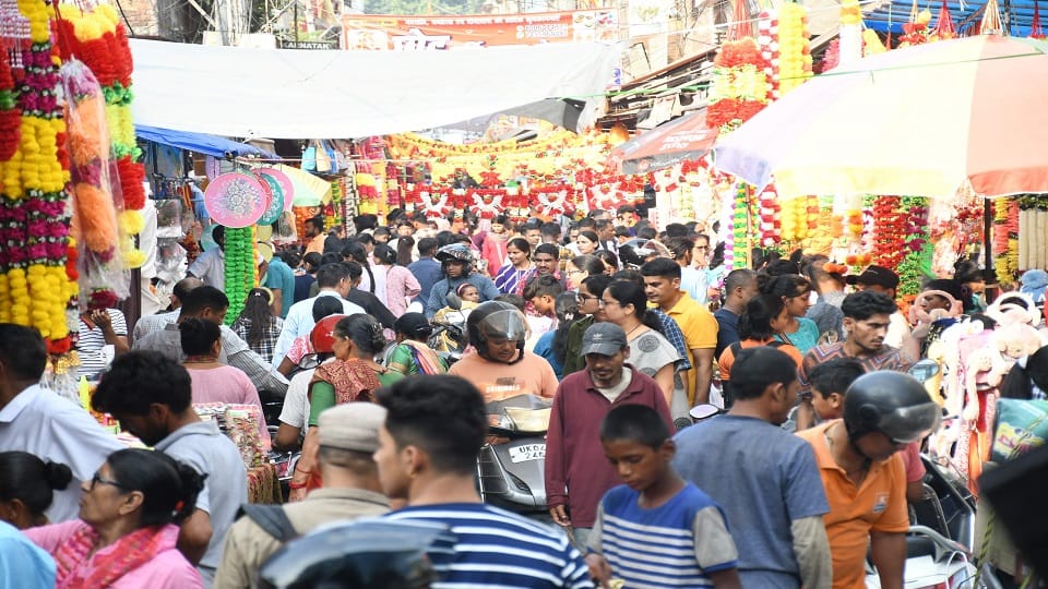 Haldwani Market decorated for Dhanteras