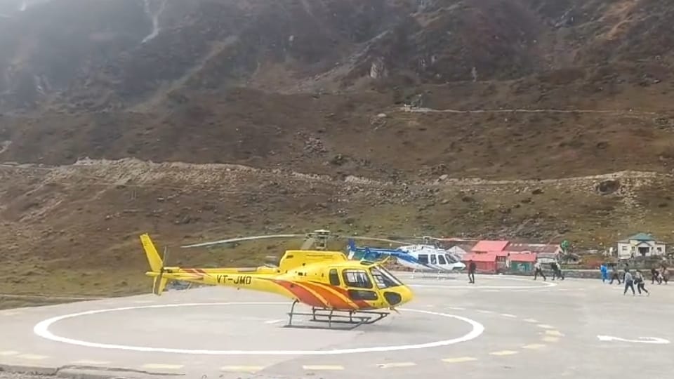 Kedarnath News helicopter carrying passengers emergency landing After Smoke started coming out
