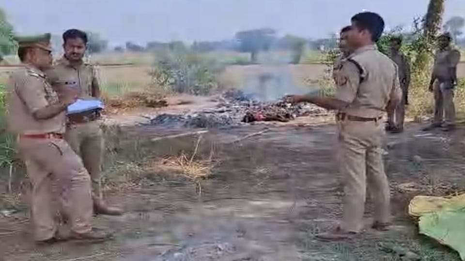Married woman died under suspicious circumstances, half-burnt body was taken out