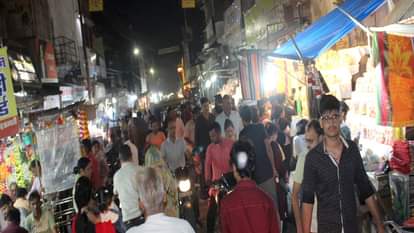 पत्थर बाजार में धन तेरस को उमड़ी भीड़