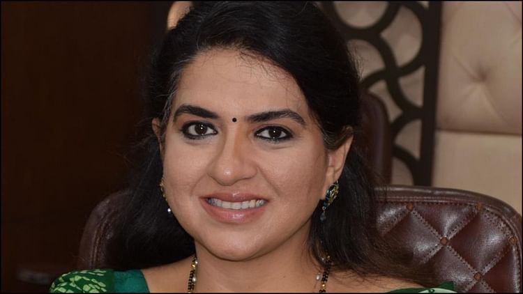 Maharashtra: फैशन डिजाइनर से नेता तक...कौन हैं मुंबादेवी क्षेत्र से शिवसेना उम्मीदवार शाइना एनसी, जानें सबकुछ