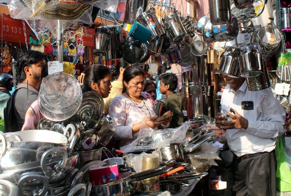 Dhanteras 2024 Celebration in dehradun Huge Crowd in Paltan market for Shopping Photos