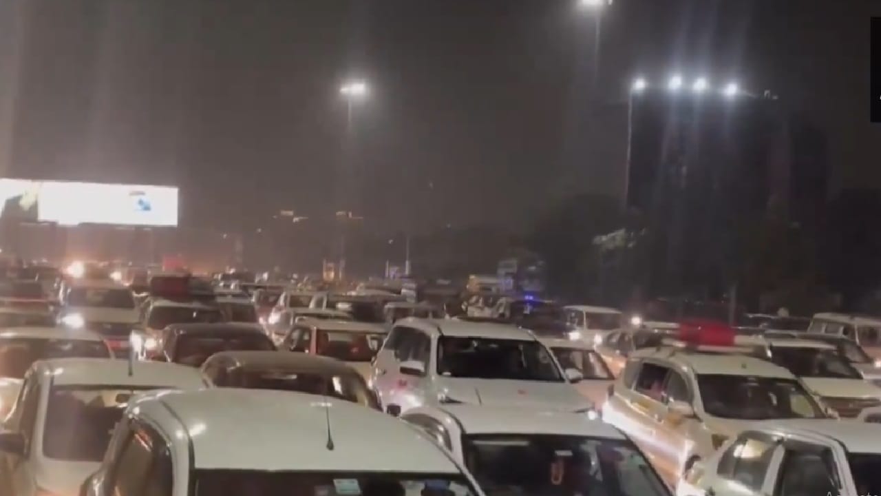 People troubled by traffic jam in Delhi NCR before Diwali