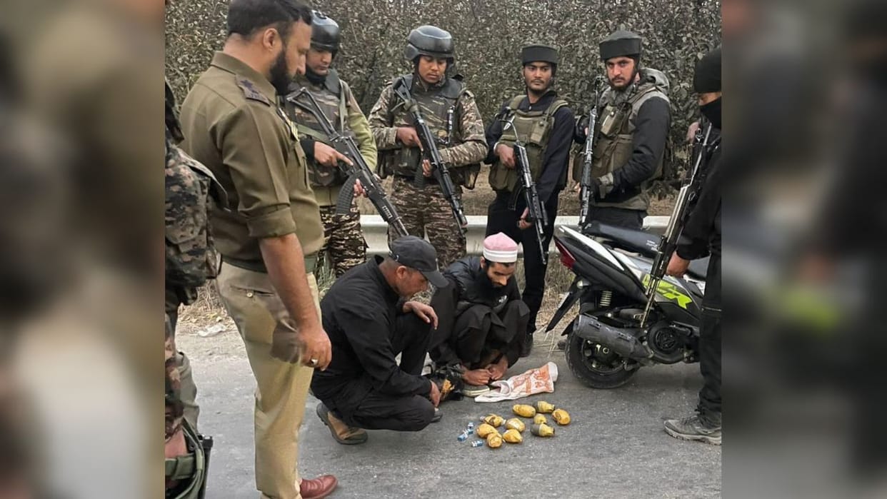 Terrorists Attack: Terrorist attack plot foiled, a terrorist associate arrested in Pulwama, 10 grenades recove