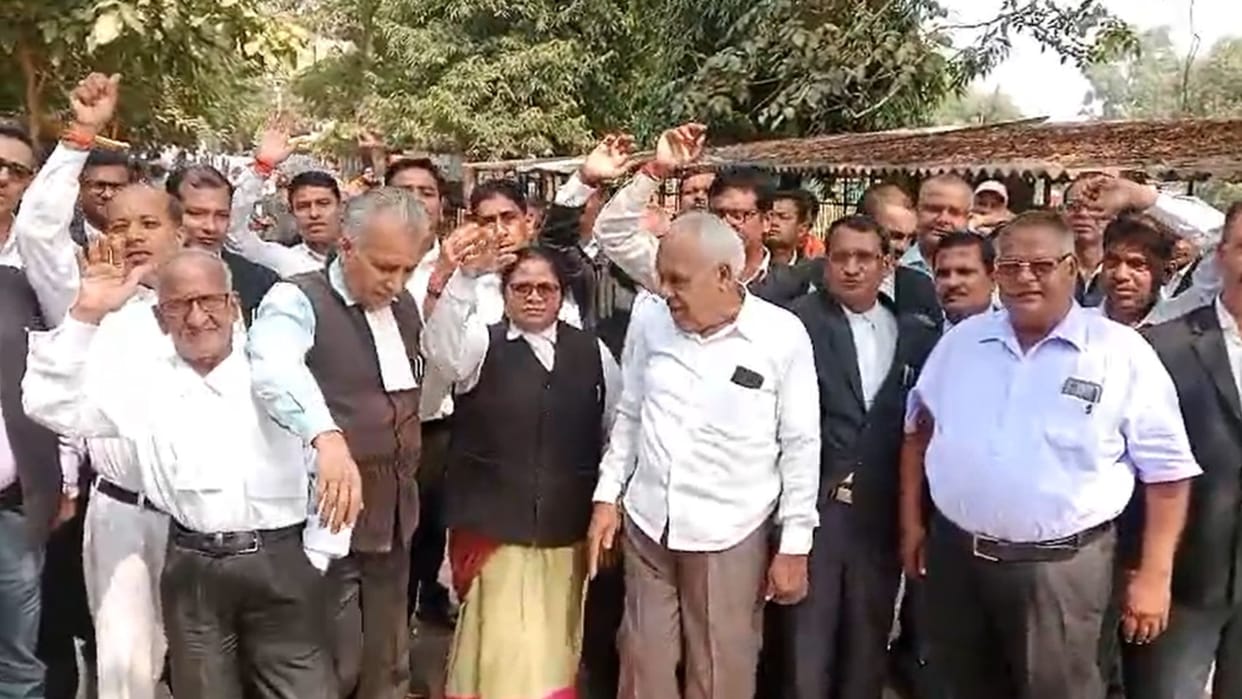 Protest against Ghaziabad incident in court premises