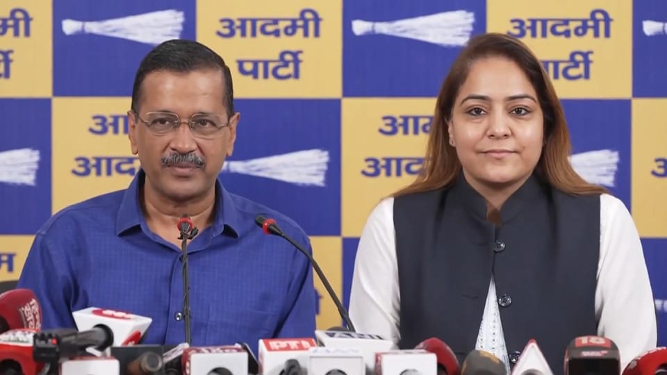 Arvind Kejriwal congratulated the sanitation workers of Delhi Municipal Corporation